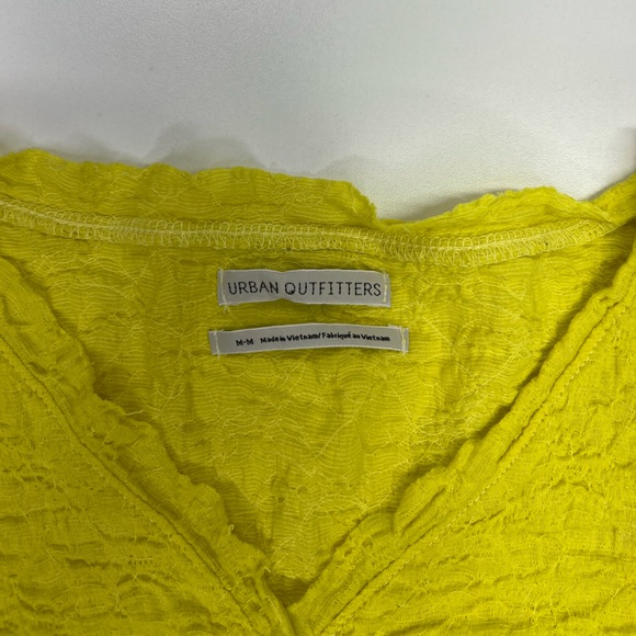 Urban Outfitters Yellow Button Front Cropped Ruffled Stretch Shirt Size Medium - Picture 4 of 11